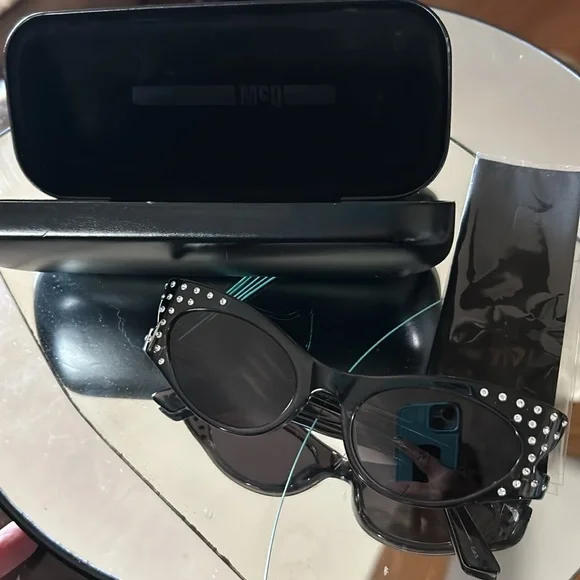 McQ by Alexander McQueen Wing Studded Sunglasses - Picture 4 of 13